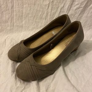 Seychelles Gray Suede Wedges